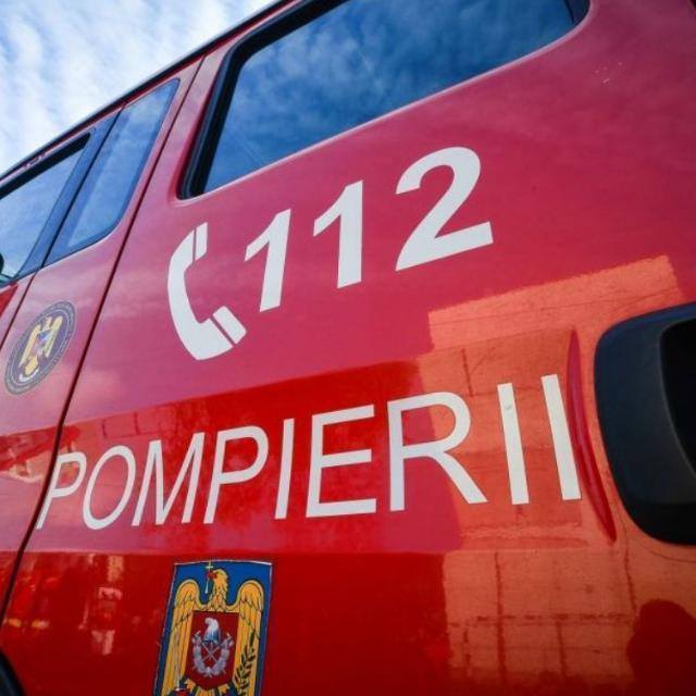NEWS.ro: Biserică din Satu Mare, inundată în urma ploilor torenţiale. Nivelul apei acumulate în lăcaşul de cult depăşeşte  35 de centimetri