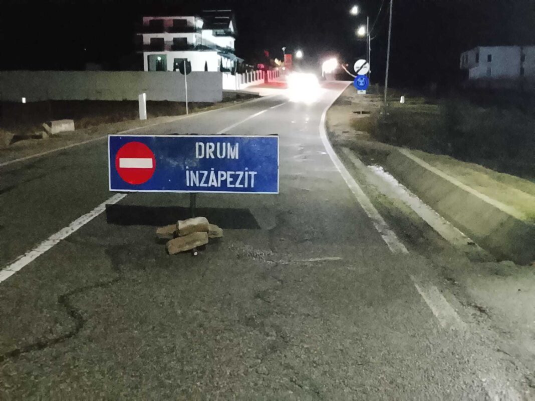 NEWS.ro: Circulaţie închisă pe DN 67C, între Novaci şi Rânca, din cauza viscolului şi a vizibilităţii extrem de reduse