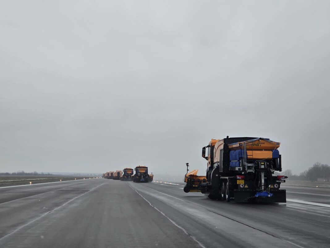 NEWS.ro: CNAB: Traficul aerian pe aeroporturile din Bucureşti se desfăşoară fără perturbări. Nicio cursă nu este anulată din motive meteo