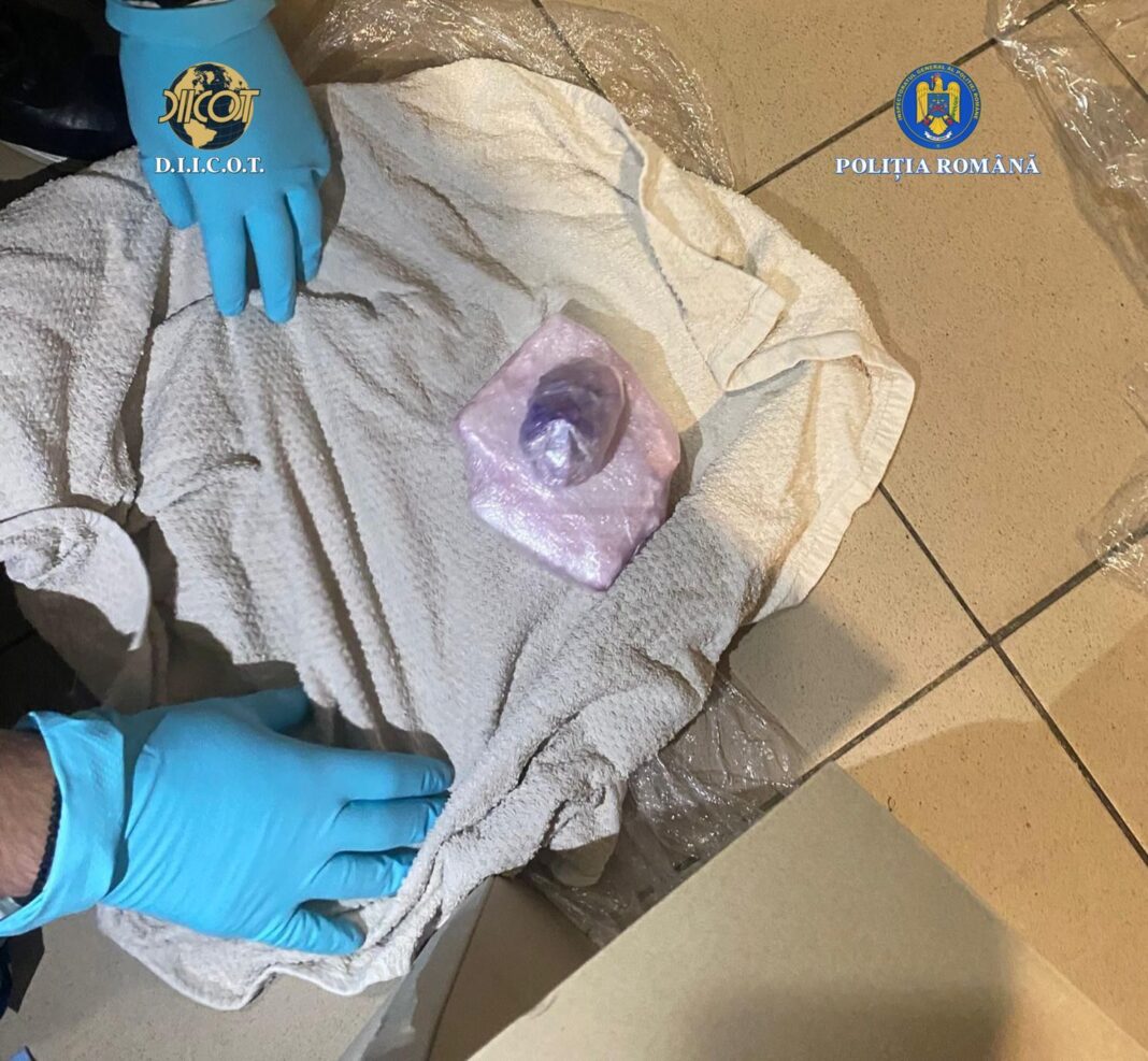 NEWS.ro: Cocaină adusă din Spania pentru cluburile din Bucureşti, indisponibilizată / Patru persoane, prinse în flagrant