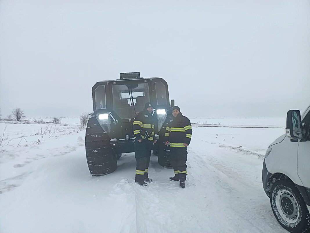 NEWS.ro: COD GALBEN DE VISCOL - Intervenţii IGSU în 16 localităţi din 7 judeţe şi în Bucureşti-46 de maşini şi 75 persoane, blocate /Ambulanţe blocate în zăpadă / Peste 1.200 de consumatori din 5 judeţe, fără energie electrică /2 sectoare de drum naţional, închise