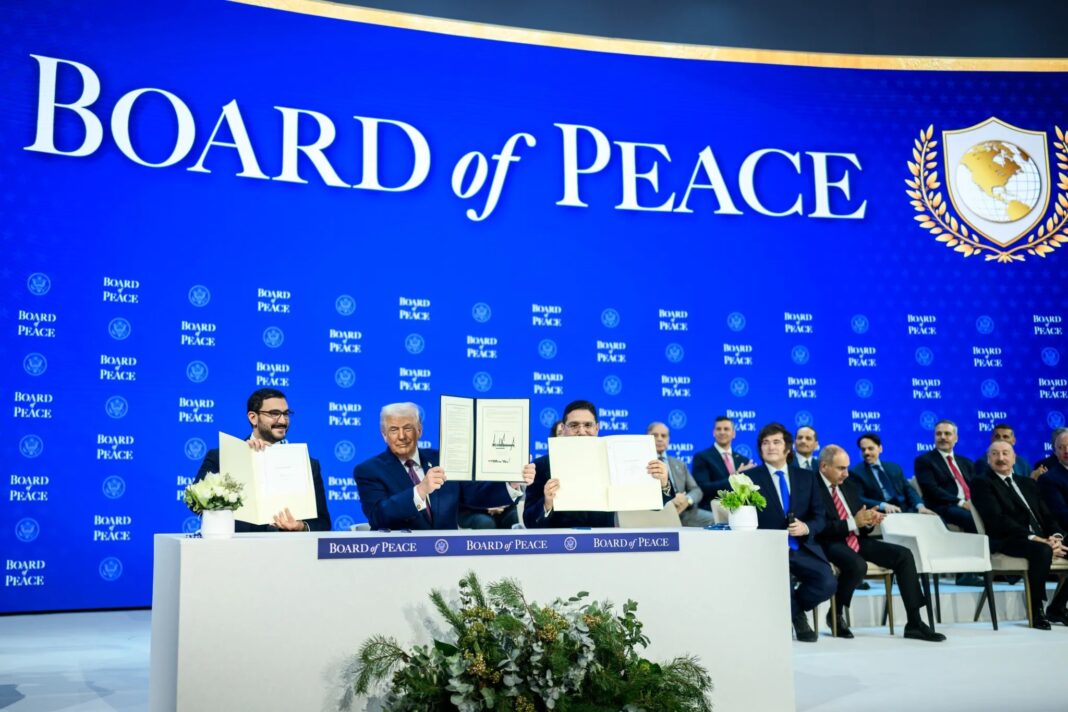 NEWS.ro: „Consiliul pentru Pace” are prima reuniune, la care participă peste 20 de ţări. Nicuşor Dan, unul dintre puţinii lideri UE prezenţi, reprezintă România cu statut de „observator”. Trump prezidează prima parte a lucrărilor, apoi pleacă din Washington