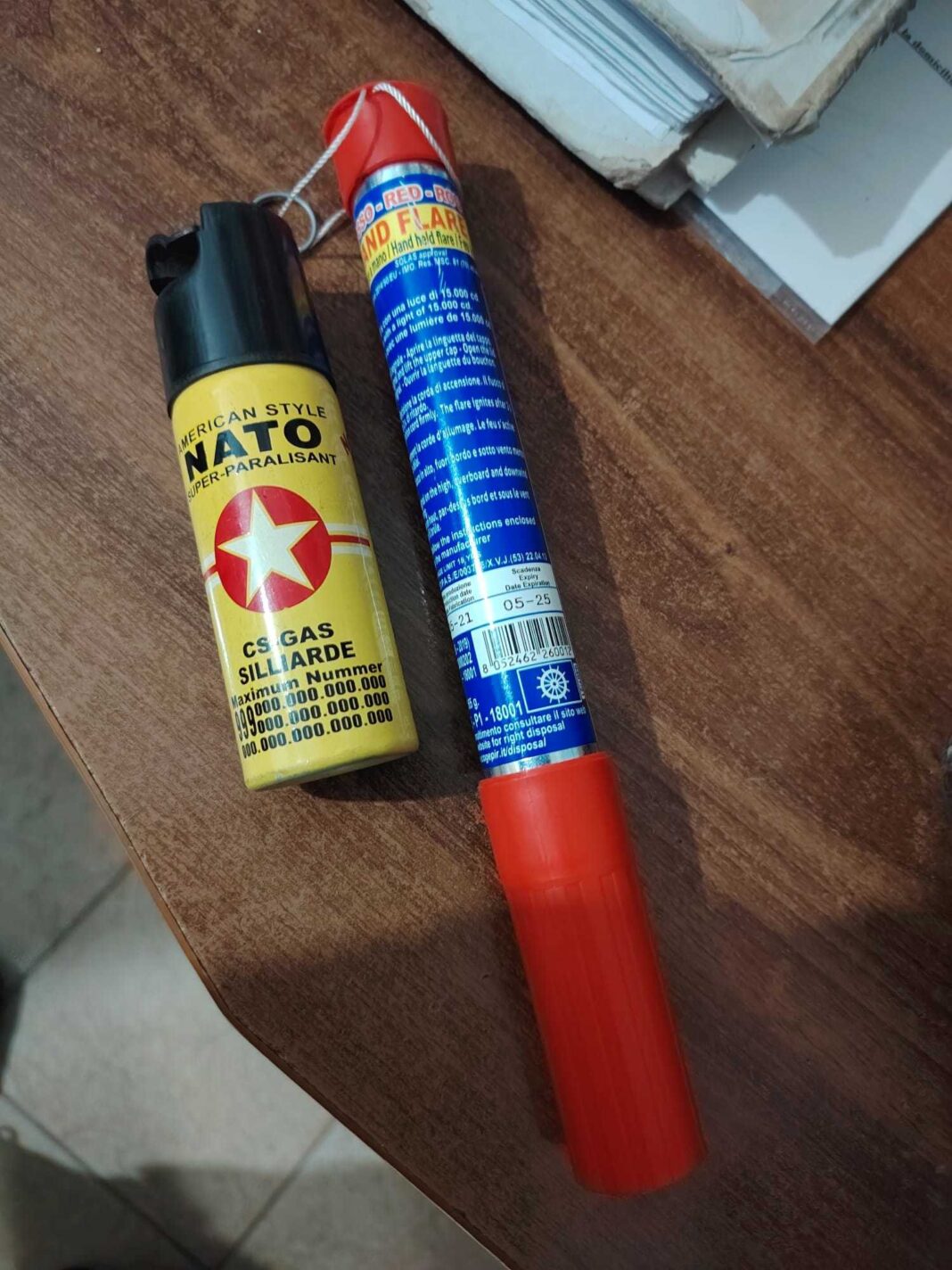 NEWS.ro: Constanţa: Materiale pirotehnice, găsite de jandarmi în maşinile unor suporteri înainte de meciul Farul – Dinamo /  Mai mulţi suporteri ai Farului au vrut să meargă spre sectorul oaspeţilor şi au fost împiedicaţi de jandarmi