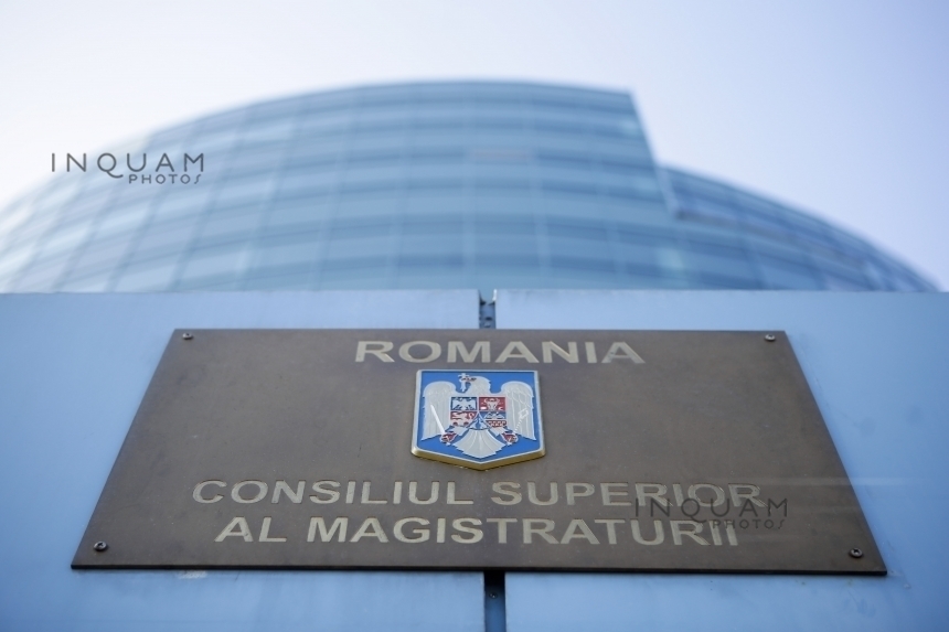 NEWS.ro: CSM, după decizia CCR: Noul cadru legislativ va produce efecte grave asupra funcţionării sistemului judiciar/ Creşterea vârstei de pensionare şi eliminarea pensiei de serviciu riscă să genereze plecări şi transformă profesia într-una neatractivă