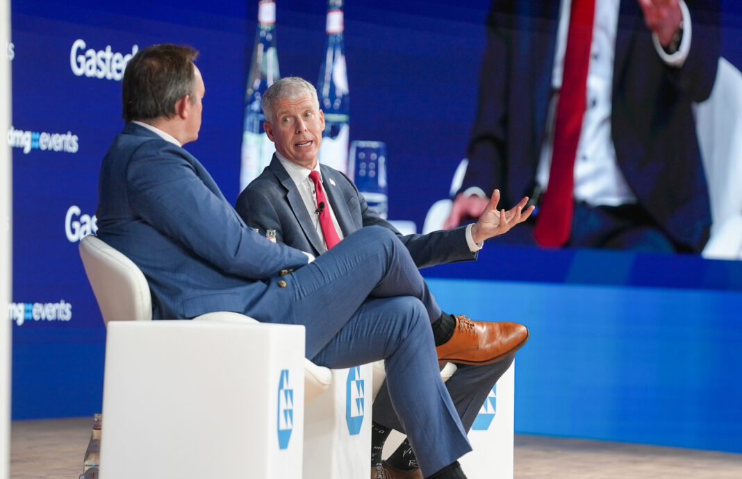 NEWS.ro: „Cultul climei” a fragilizat economia europeană, afirmă secretarul american al energiei. El susţine că SUA se comportă faţă de Europa cu o „fermitate afectuoasă” şi dă asigurări că nu a existat niciodată posibilitatea să invadeze Groenlanda