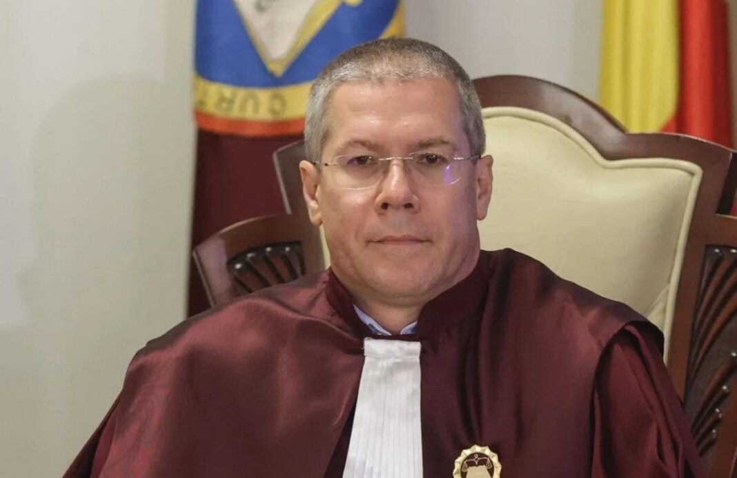 NEWS.ro: Curtea de Apel Bucureşti are programat marţi primul termen în cazul cererii de anulare a decretului de numire a lui Dacian Dragoş la CCR, depusă de Silvia Uscov/ Anterior, avocata ceruse suspendarea actelor vizându-i pe Dragoş şi Busuioc