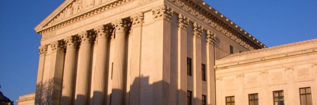 NEWS.ro: Curtea Supremă americană şi-a reafirmat puterea de a-l contrabalansa pe Trump, prin decizia privind tarifele