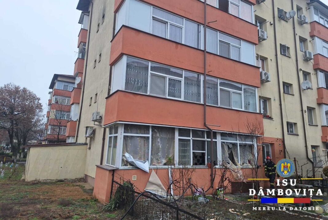 NEWS.ro: Dâmboviţa: Explozie într-un apartament situat la parterul unui bloc din Titu/ 17 persoane au ieşit din clădire sau au fost evacuate
