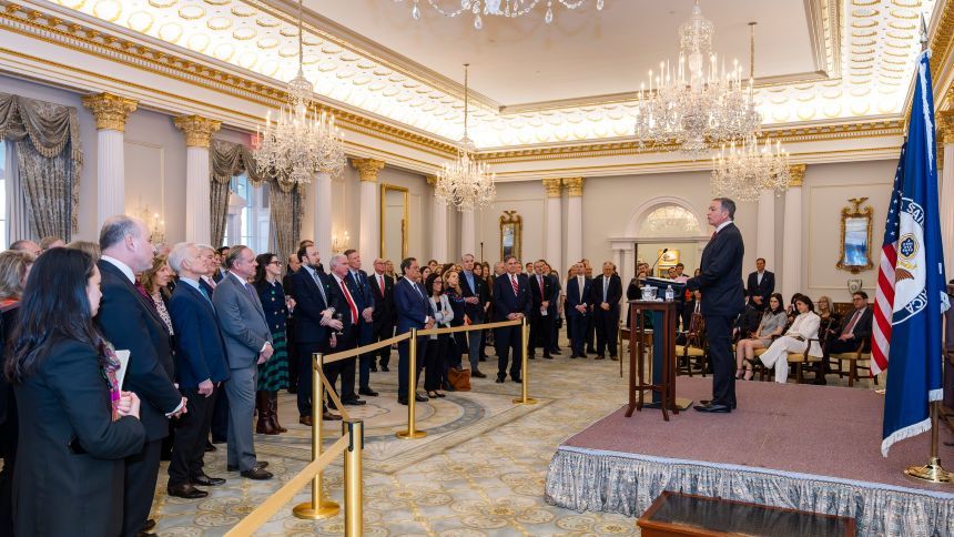 NEWS.ro: Darryl Nirenberg a depus jurământul în calitate de ambasador al Statelor Unite în România