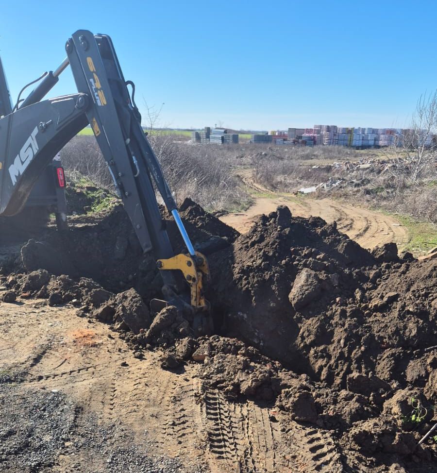 NEWS.ro: Direcţia de Drumuri şi Poduri Timişoara a desfiinţat mai multe drumuri construite ilegal şi care fac legătura între proprietăţi private şi DN59 / Utilizarea acestora genera un risc suplimentar pentru siguranţa circulaţiei, prin manevre necontrolate - FOTO