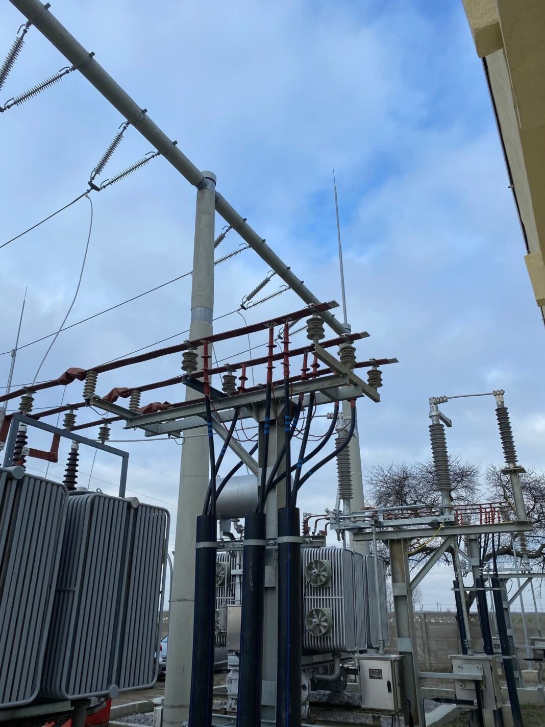 NEWS.ro: Distribuţie Energie Electrică Romania a investit 12,3 milioane de lei în modernizarea infrastructurii de distribuţie a energiei electrice în judeţul Brăila