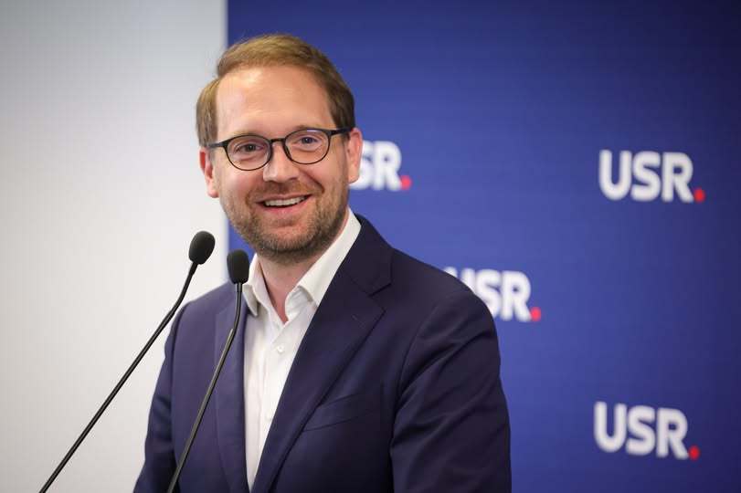 NEWS.ro: Dominic Fritz, preşedintele USR: Decizia CCR privind pensiile magistraţilor deschide drumul spre reforme, care să reducă din privilegii şi influenţa intereselor speciale. Doar aşa România se poate vindeca.