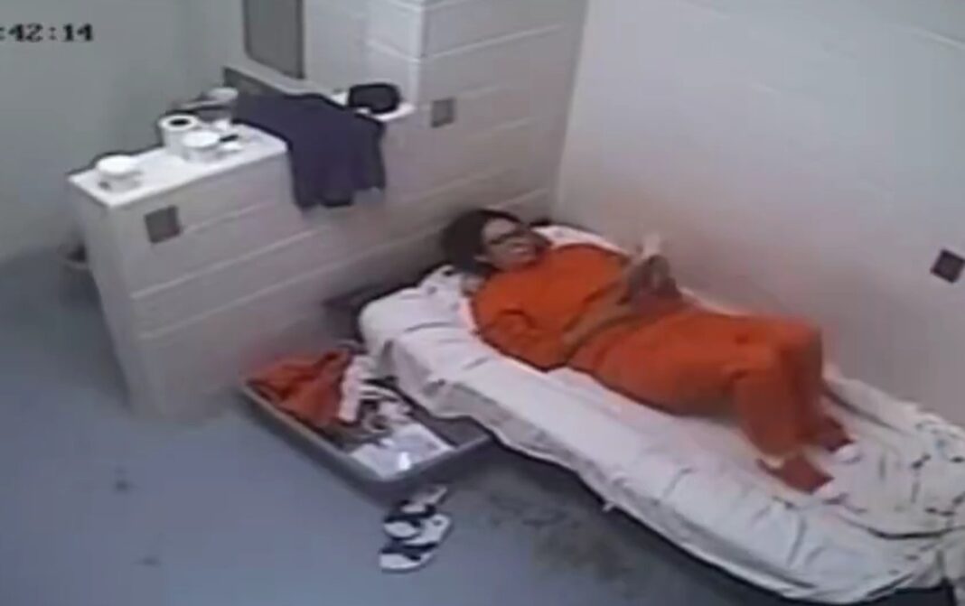 NEWS.ro: Dosarele Epstein. Ghislaine Maxwell, fosta parteneră şi complice a criminalului sexual, este audiată luni în şedinţă secretă de Congresul SUA. Între timp, au apărut noi videoclipuri cu ea în închisoarea din Brooklyn - VIDEO