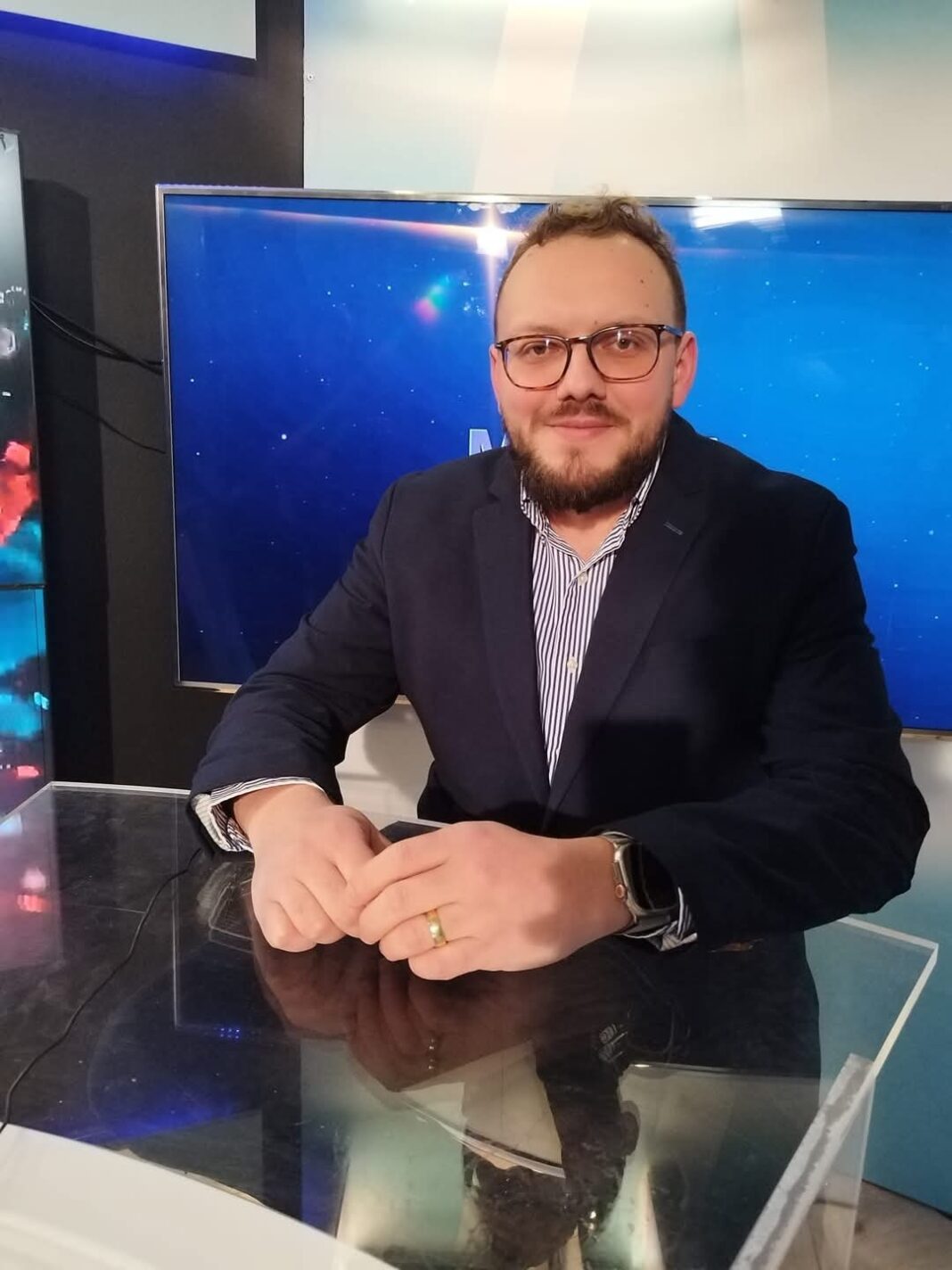 NEWS.ro: Dr. Joseph Pop Prefit: Drogurile sunt accesibile. Poate mitul că drogurile sunt accesibile doar în mediul urban nu mai corespunde realităţii. Avem foarte mulţi pacienţi din mediul rural care spun că îşi procură substanţele din localitatea în care trăiesc