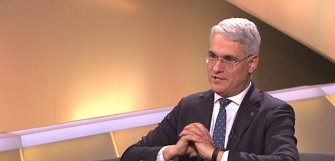 NEWS.ro: Dragoş Pîslaru: Nu, nu Bolojan a dus România în gard în cele câteva luni de când e prim-ministru. România a fost dusă în gard ca rezultat al strategiei economice geniale a guvernelor conduse de economistul nostru minune de la Buzău