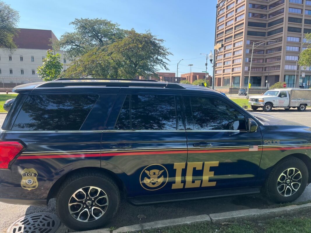 NEWS.ro: „Este inuman”: în Minneapolis, o familie de imigranţi stă închisă în casă de două luni