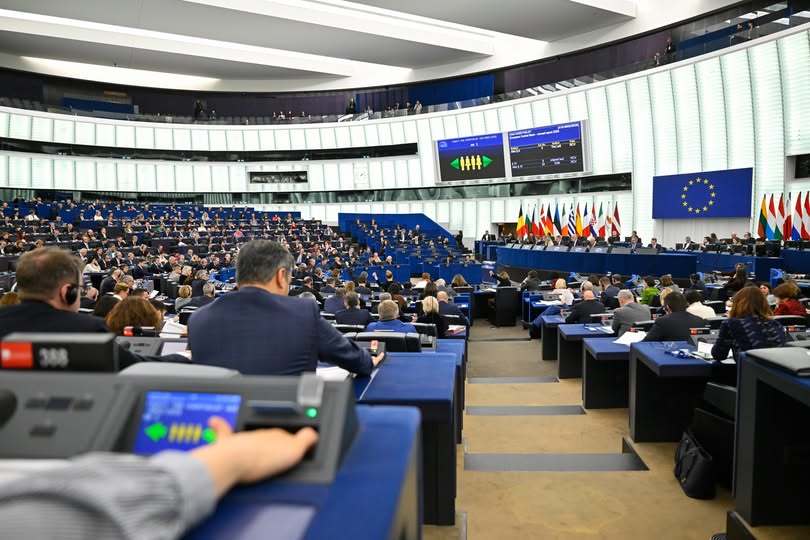 NEWS.ro: Europarlamentarul Virgil Popescu: Astăzi am votat pentru fermierii români! Pentru a-i proteja de practicile comerciale neloiale ale cumpărătorilor de produse agricole!