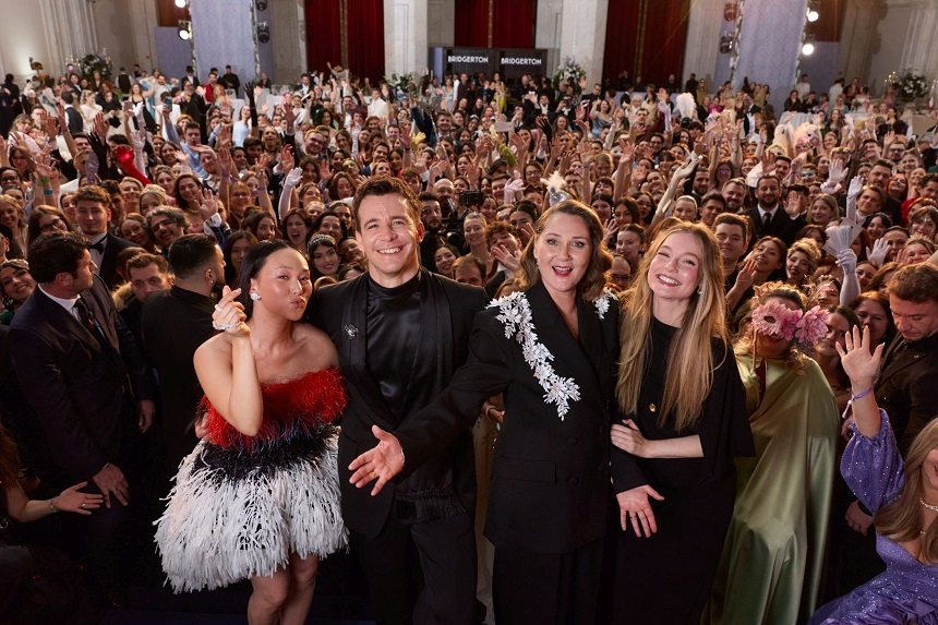 NEWS.ro: Fani şi celebrităţi din România, alături de starurile serialului 