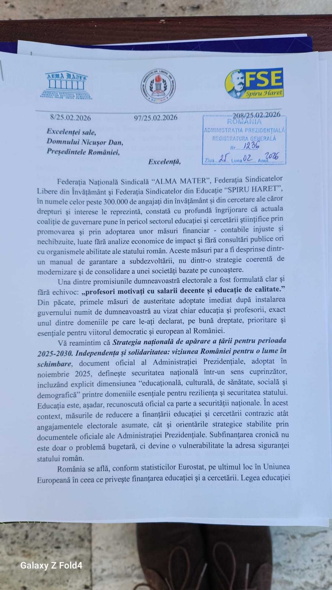 NEWS.ro: Federaţiile sindicale din Educaţie îi cer lui Nicuşor Dan să intervină, ca mediator, pentru abrogarea măsurilor care vizează creşterea numărului de elevi la clasă, majorarea normei didactice, dar şi pentru creşterea bugetului educaţiei