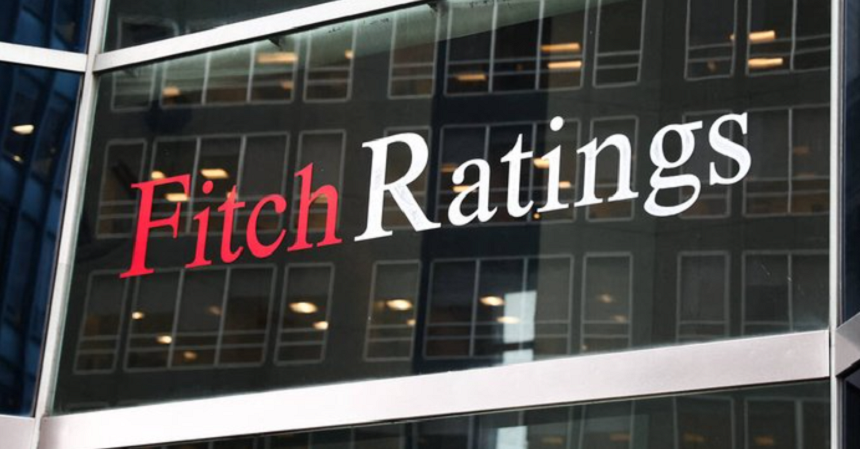 NEWS.ro: Fitch menţine ratingul României la BBB-, perspectivă negativă