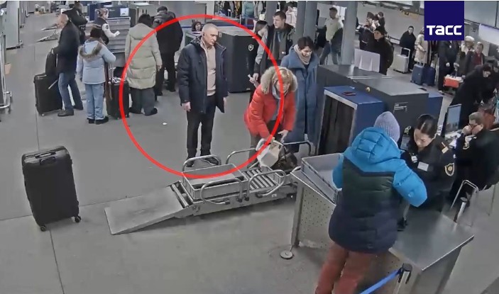 NEWS.ro: FSB susţine că suspecţii arestaţi pentru tentativa de asasinat asupra generalului Alekseiev au mărturisit că au acţionat la ordinul Ucrainei şi acuză Polonia că a fost implicată în recrutarea autorului. Acesta urma să se întoarcă la Kiev prin România