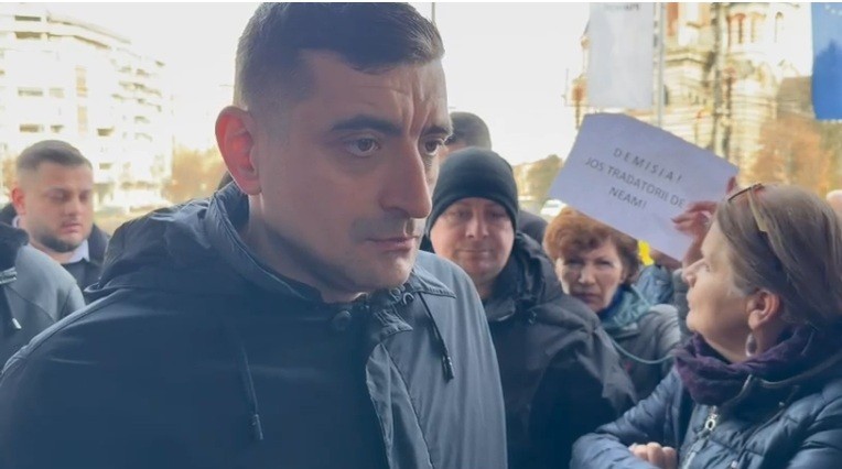 NEWS.ro: George Simion, la un protest organizat joi la Ploieşti: M-am uitat în jur, n-am mai fost de mult în Ploieşti, uitaţi, sunt foarte mulţi oameni nemulţumiţi / Conform AUR, au avut loc proteste în mai multe oraşe - FOTO