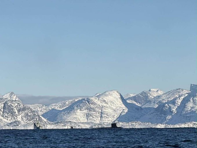 NEWS.ro: Groenlanda: Armata daneză a evacuat un membru al echipajului unui submarin american