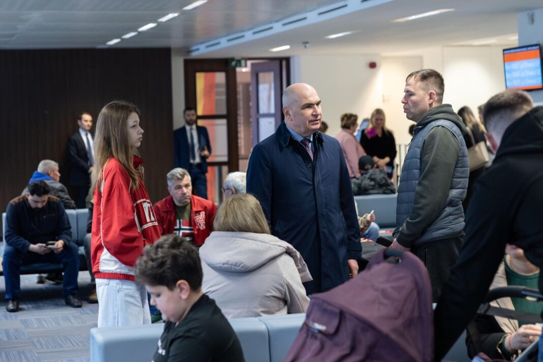 NEWS.ro: Guvern: Premierul Ilie Bolojan, vizită neanunţată la Consulatul României la Bruxelles, pentru a verifica serviciile consulare oferite de statul român cetăţenilor din Belgia şi modul în care sunt trataţi oamenii de către funcţionarii consulari