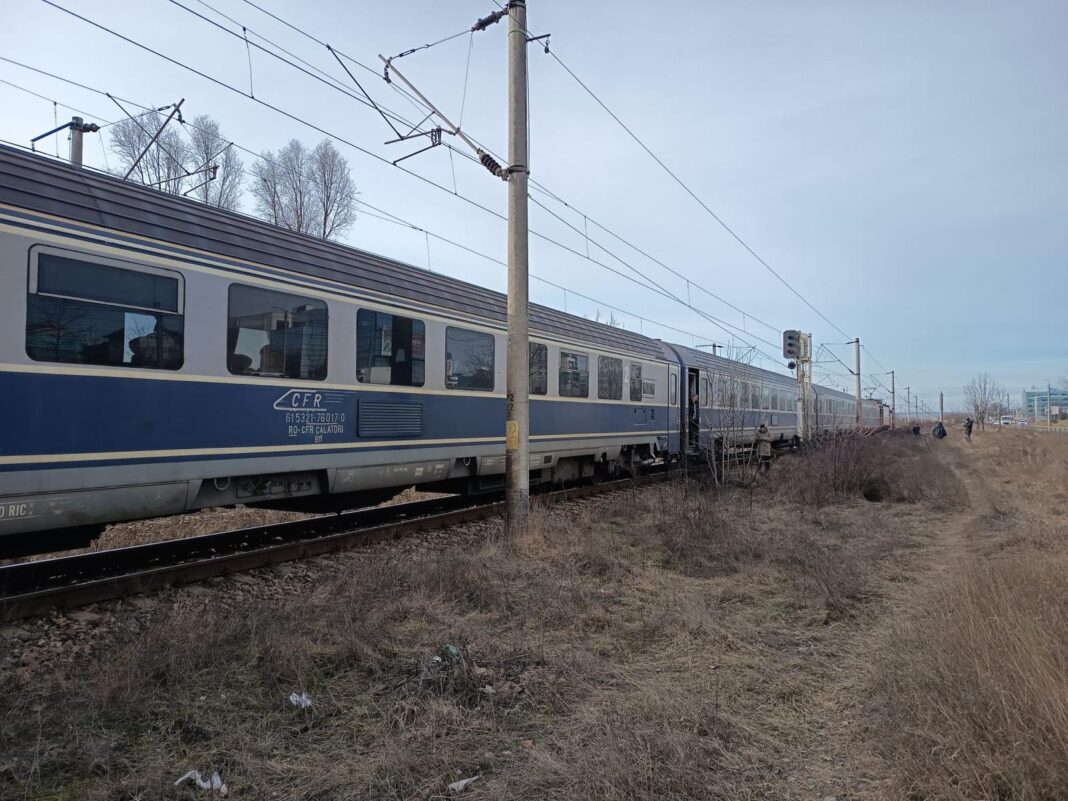 NEWS.ro: Iaşi: Bărbat lovit mortal de un tren intercity, în cartierul Păcurari, din municipiul Iaşi/ Nicio persoană din tren nu a avut nevoie de îngrijiri medicale