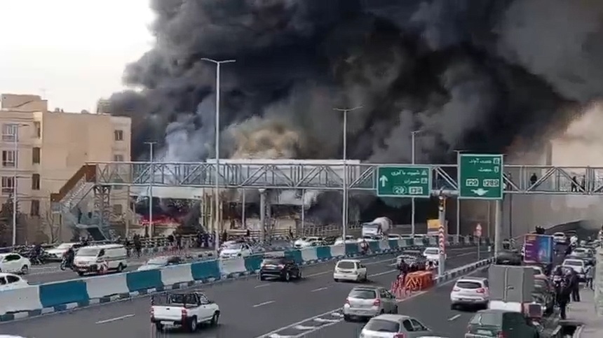 NEWS.ro: Incendiu important în Iran, într-un bazar în vestul Teheranului, în cartierul comercial Jannat Abad
