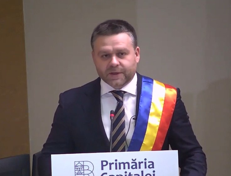 NEWS.ro: INTERVIU - Ciprian Ciucu, primarul Bucureştiului: Îmi bat capul cu Ministerul Finanţelor şi în coaliţie cum să salvez Primăria. Dacă nu vom avea minimum 5,5 miliarde, intrăm în faliment / De la Drulă nu aşteptam felicitări, aşteptam scuze