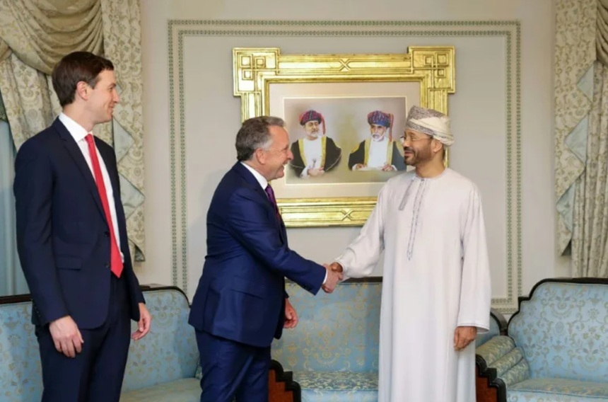 NEWS.ro: Iranul şi SUA lansează în Oman negocieri indirecte, pe care Teheranul vrea să le limiteze la programul nuclear. Ele au intrat deja în ”faza a doua”, anunţă Teheranul