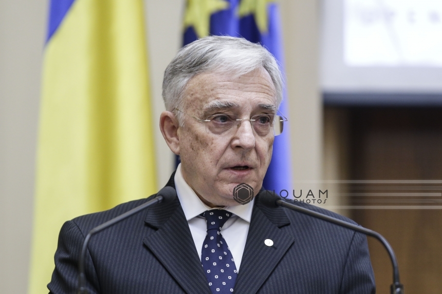 NEWS.ro: Isărescu: Fiecare partid din coaliţie îşi protejează electoratul / Nu sunt neapărat ciocniri de orgolii, probabil că se face prea multă gălăgie / Sunt câteva posturi unde îl destituie pe premier dimineaţă, prânz, seara, se ceartă pe tăieri
