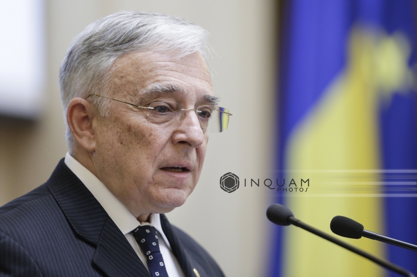 NEWS.ro: Isărescu, întrebat dacă există pericolul major al unei crize în HoReCa şi comerţ: Bineînţeles că există, pentru că avem o restrângere a cererii, mai ales în Horeca
