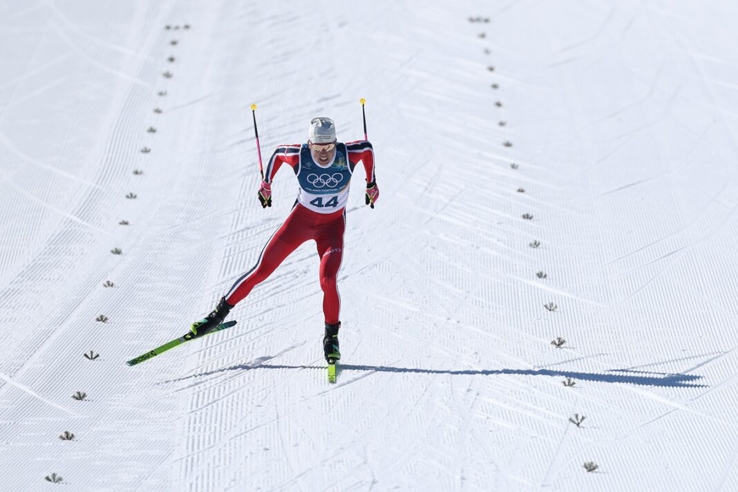 NEWS.ro: Jocurile Olimpice: România, locul 24 la schi fond, echipe stilul liber / Klaebo continuă să scrie istorie. A câştigat al zecelea aur olimpic la schi fond, un record