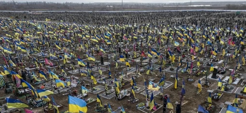NEWS.ro: Kievul şi Ucraina, încremenite într-un moment de reculegere în memoria militarilor şi civililor ucişi în patru ani de război