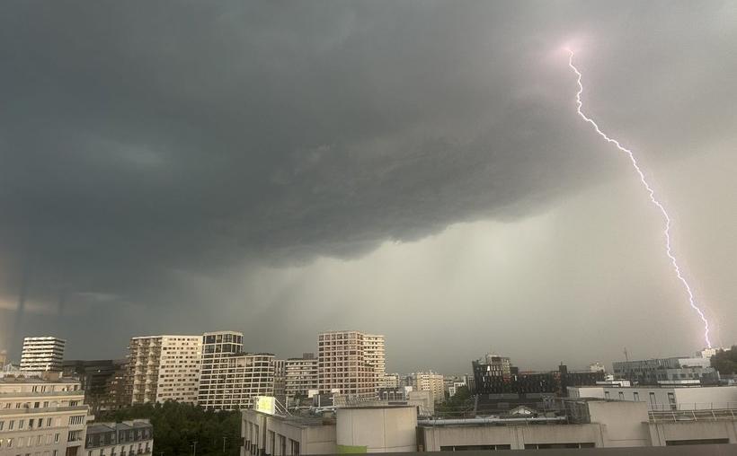 NEWS.ro: MAE, atenţionare de călătorie pentru românii care vor să călătorească în Franţa: Cod roşu de inundaţii, ploi şi vânt puternic/ În Alpi, ninsori abundente, cu risc ridicat de avalanşe/ Pot fi perturbări ale traficului rutier, feroviar şi aerian