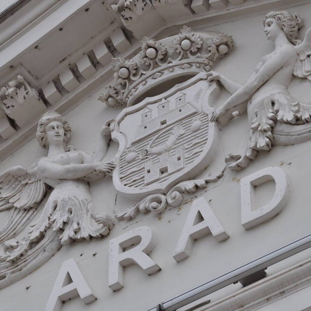 NEWS.ro: Mai multe organizaţii civice reclamă că Primăria Arad nu a autorizat organizarea unui protest faţă de amânarea deciziei Curţii Constituţionale cu privire la pensiile magistraţilor / Proteste similare ar urma să aibă loc şi la Timişoara, Iaşi, Craiova şi B