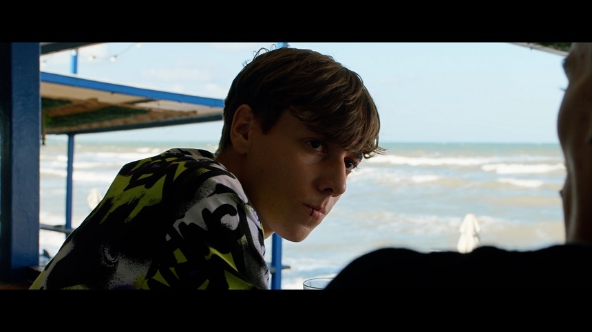 NEWS.ro: Matei Saizescu, despre rolul din „Kîzîm”: „În film iubirea trece de orice barieră într-un final, indiferent de tradiţii, credinţe şi orice alte obstacole”