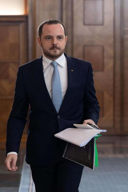 NEWS.ro: Ministrul Sănătăţii: Am reuşit anul trecut să finalizăm şi să dăm în folosinţă primul corp nou pentru un spital judeţean construit de după Revoluţie. Sunt 22 de şantiere de spitale în România, în doar câţiva ani