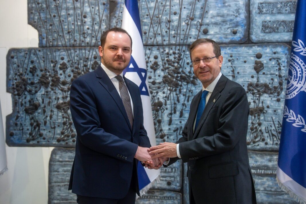 NEWS.ro: Ministrul Sănătăţii: Cooperarea medicală dintre România şi Statul Israel are un potenţial real: schimb de expertiză, formare profesională, acces la tehnologii avansate şi protocoale moderne de tratament