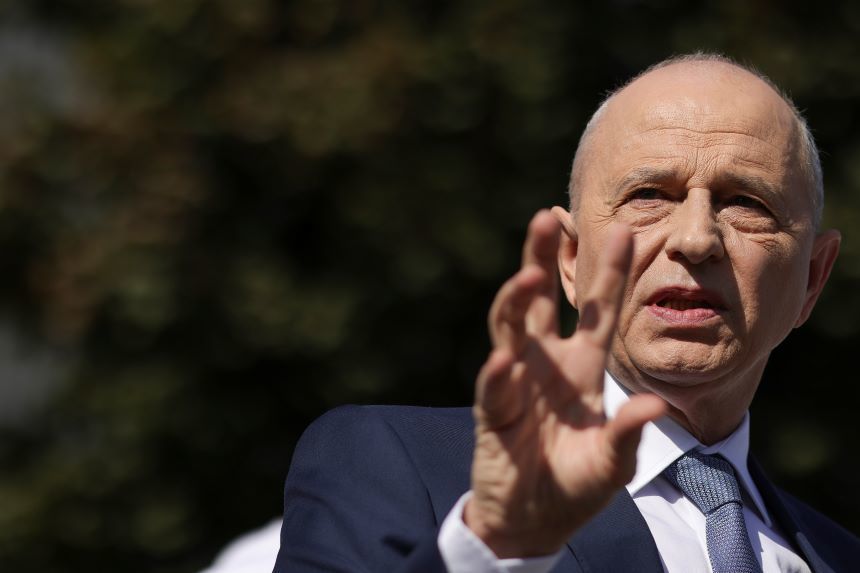 NEWS.ro: Mircea Geoană: Noi trebuie, din răsputeri, să putem să ţinem Europa şi America împreună / Ideea că trebuie să alegem între principalul nostru garant de securitate şi principalul furnizor de securitate economică este în sine o greşeală