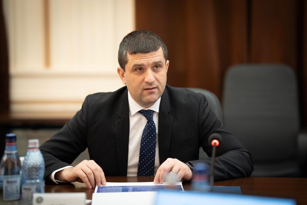 NEWS.ro: Moţiunea simplă împotriva ministrului Apărării, Radu Miruţă, repinsă de senatori