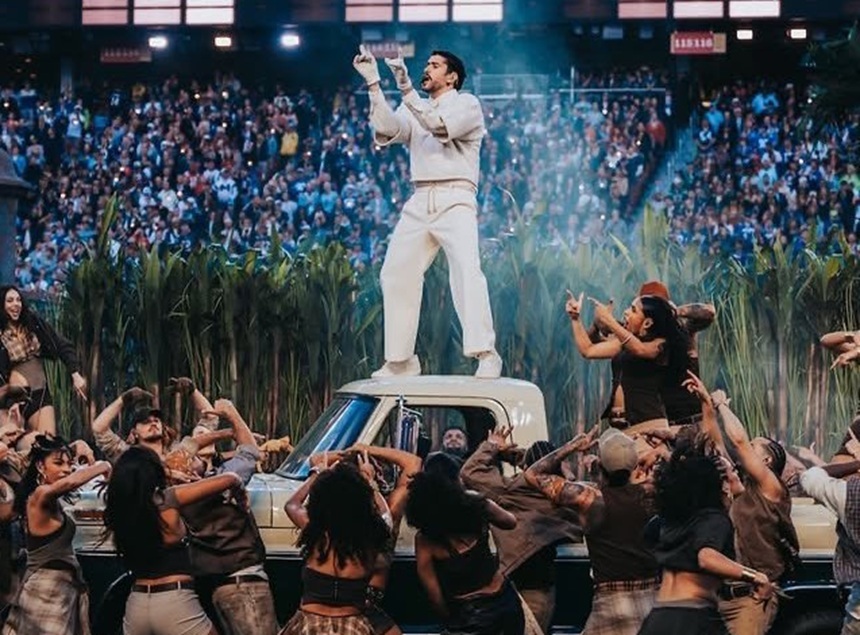 NEWS.ro: NFL: Audienţă TV mare, dar nu şi record pentru show-ul Bad Bunny din pauza Super Bowl / Record în social media