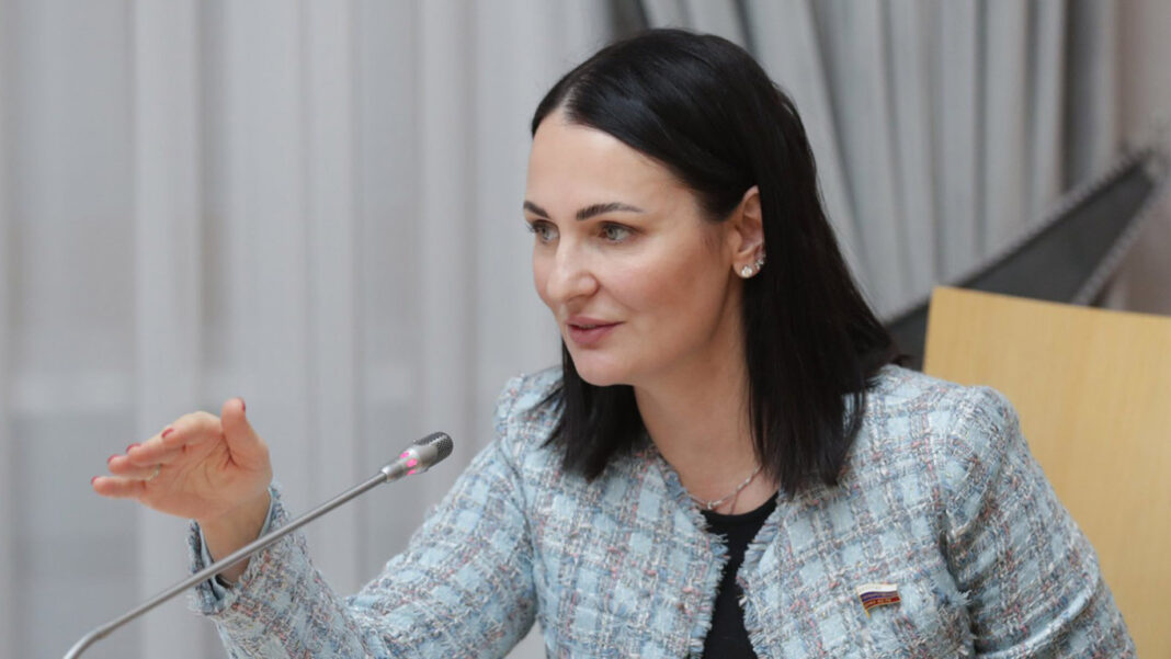 NEWS.ro: O deputată din Duma de Stat vrea să propună interzicerea accesului la site-urile porno pentru ruşii fără copii