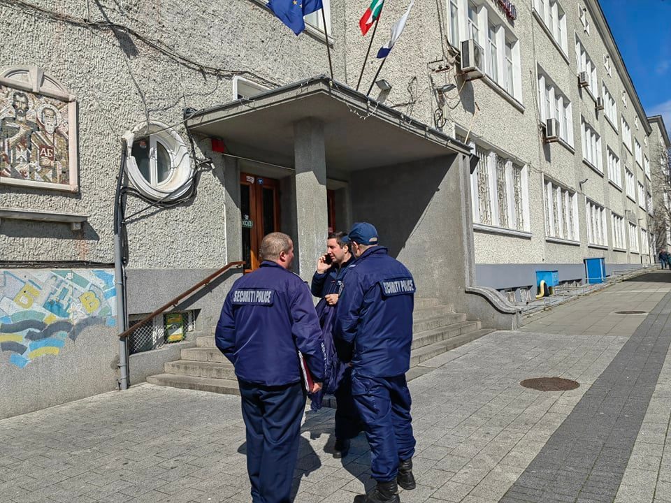 NEWS.ro: O persoană a fost ucisă şi două rănite într-un atac cu cuţitul comis în zori într-un cartier din Sofia. Un alt atac cu cuţitul avusese loc la metroul din Sofia cu câteva zile mai înainte