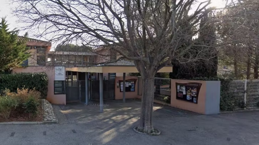 NEWS.ro: O profesoară între viaţă şi moarte, în Franţa, în urma unui atac cu cuţitul la un colegiu din Sanary-sur-Mer, în Var