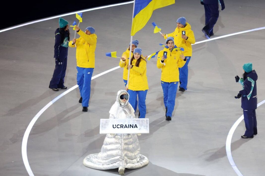 NEWS.ro: O rusoaică a purtat pancarta cu numele Ucrainei la ceremonia de deschidere a JO de iarnă. 