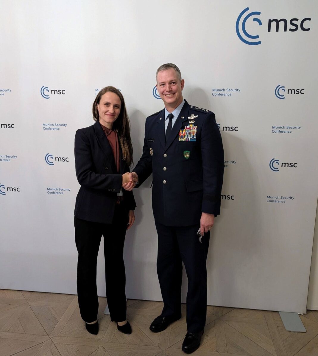 NEWS.ro: Oana Ţoiu: Am discutat cu generalul Grynkewich despre determinarea NATO pentru a întări descurajarea şi apărarea în regiunea Mării Negre în cadrul oferit de misiunea NATO Santinela Estului