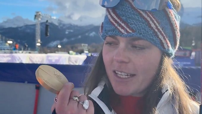 NEWS.ro: Organizatorii JO anunţă că acordă „atenţie maximă” motivului pentru care medaliile olimpice se strică